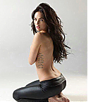 47924_Megan_Fox_Priceless_Rare_Photos_714_122_243lo.jpg