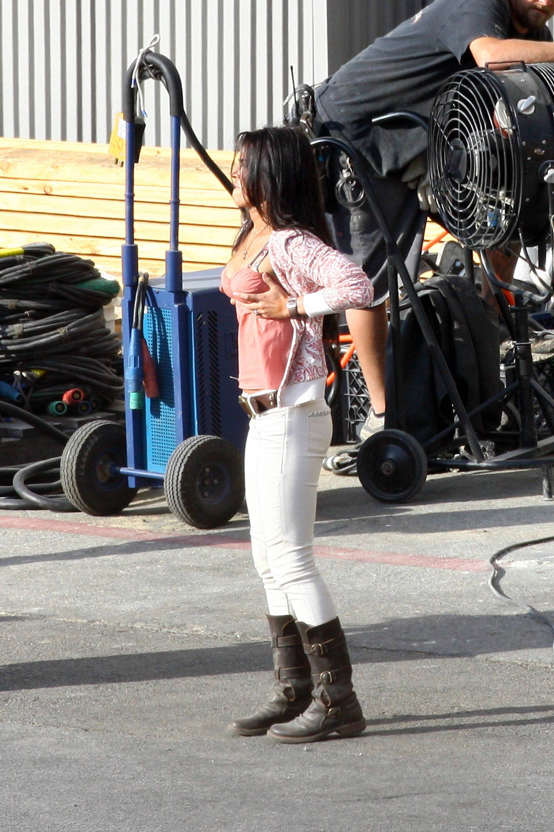 72586-megan-fox-adjusts-her-breast-on-the-set-of-t.jpg 72586-megan-fox-adjusts-her-breast-on-the-set-of-t.jpg