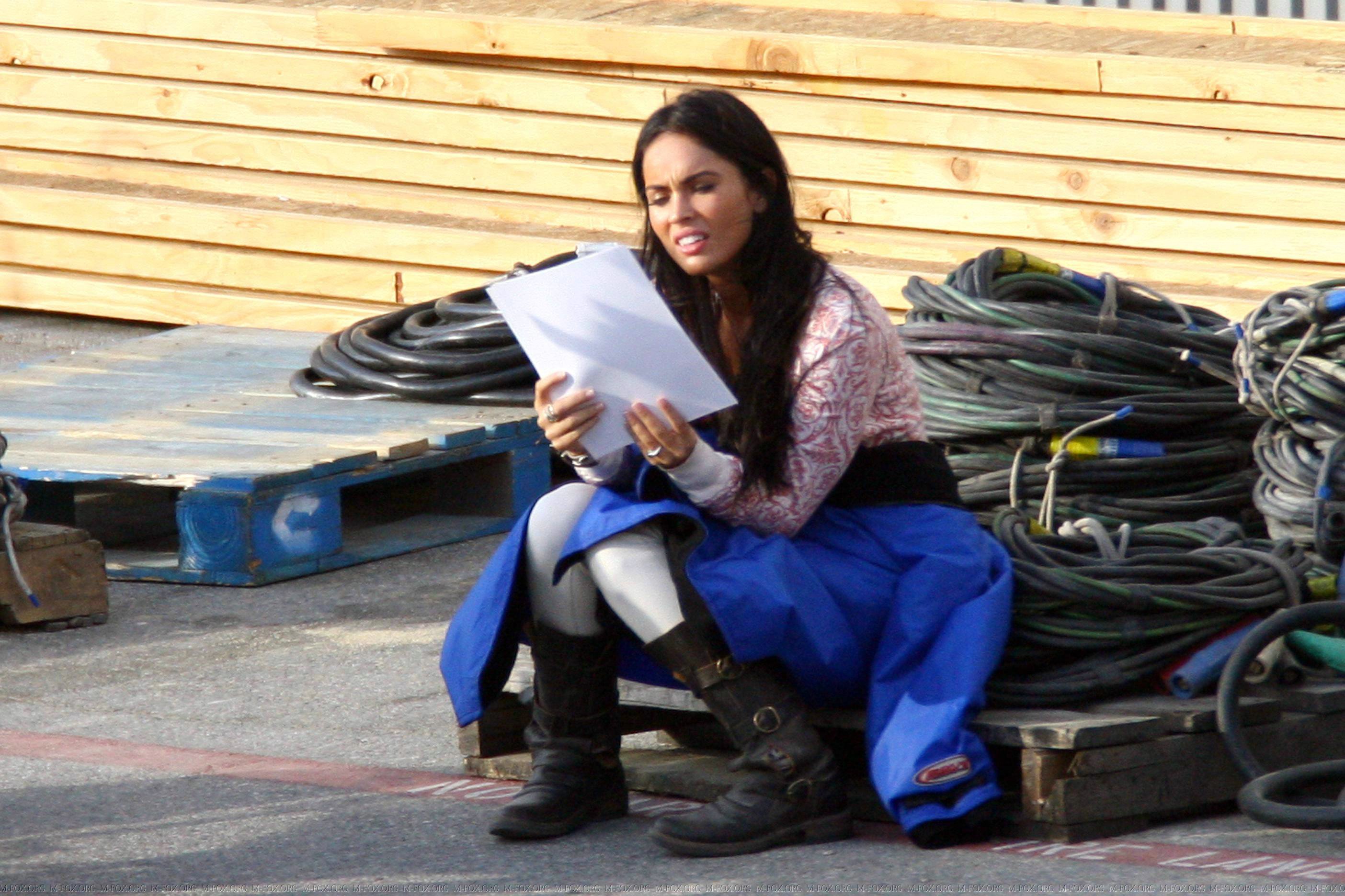 727340-megan-fox-adjusts-her-breast-on-the-set-of-t.jpg 727340-megan-fox-adjusts-her-breast-on-the-set-of-t.jpg