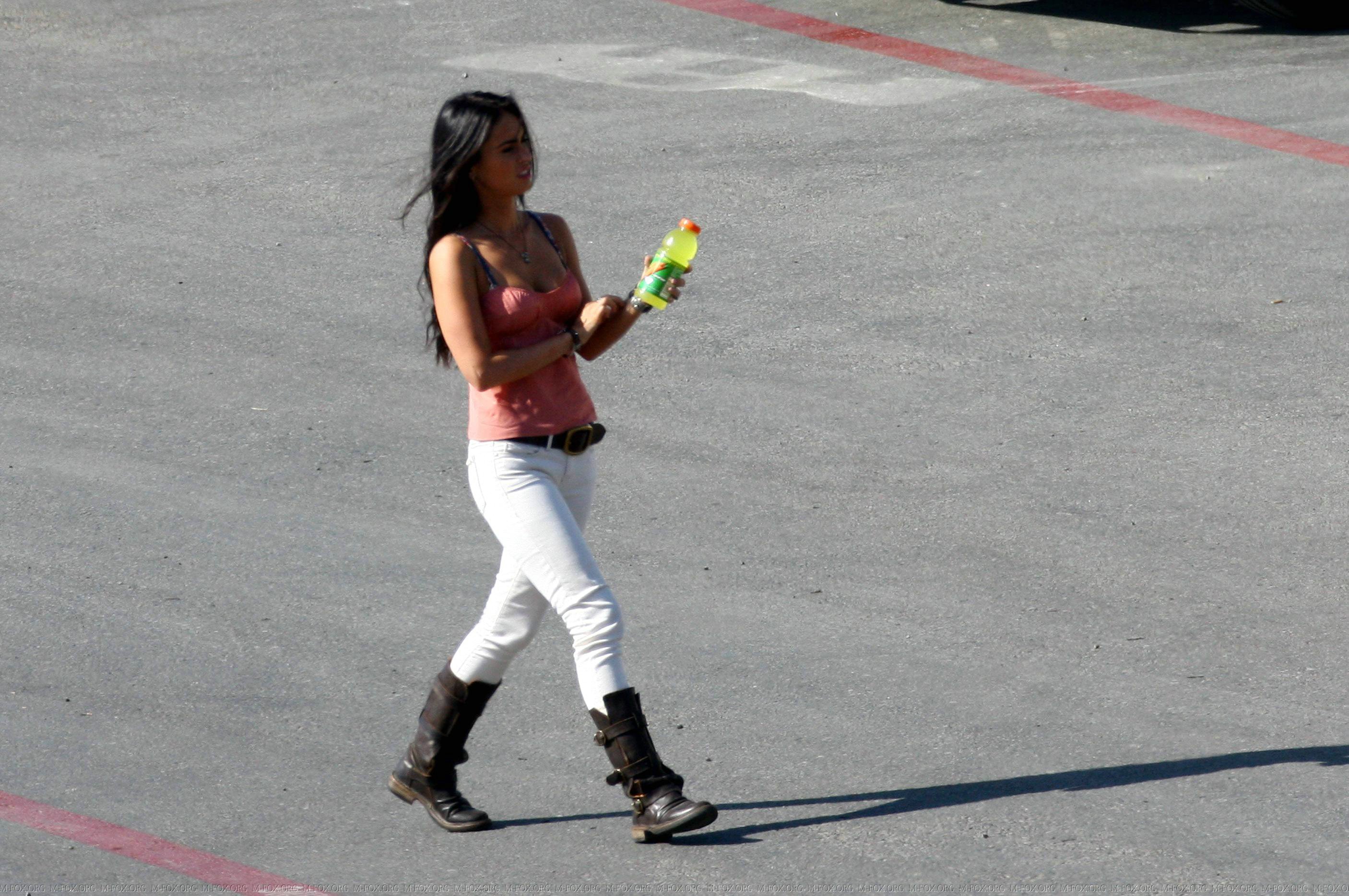 73484-megan-fox-adjusts-her-breast-on-the-set-of-t.jpg 73484-megan-fox-adjusts-her-breast-on-the-set-of-t.jpg
