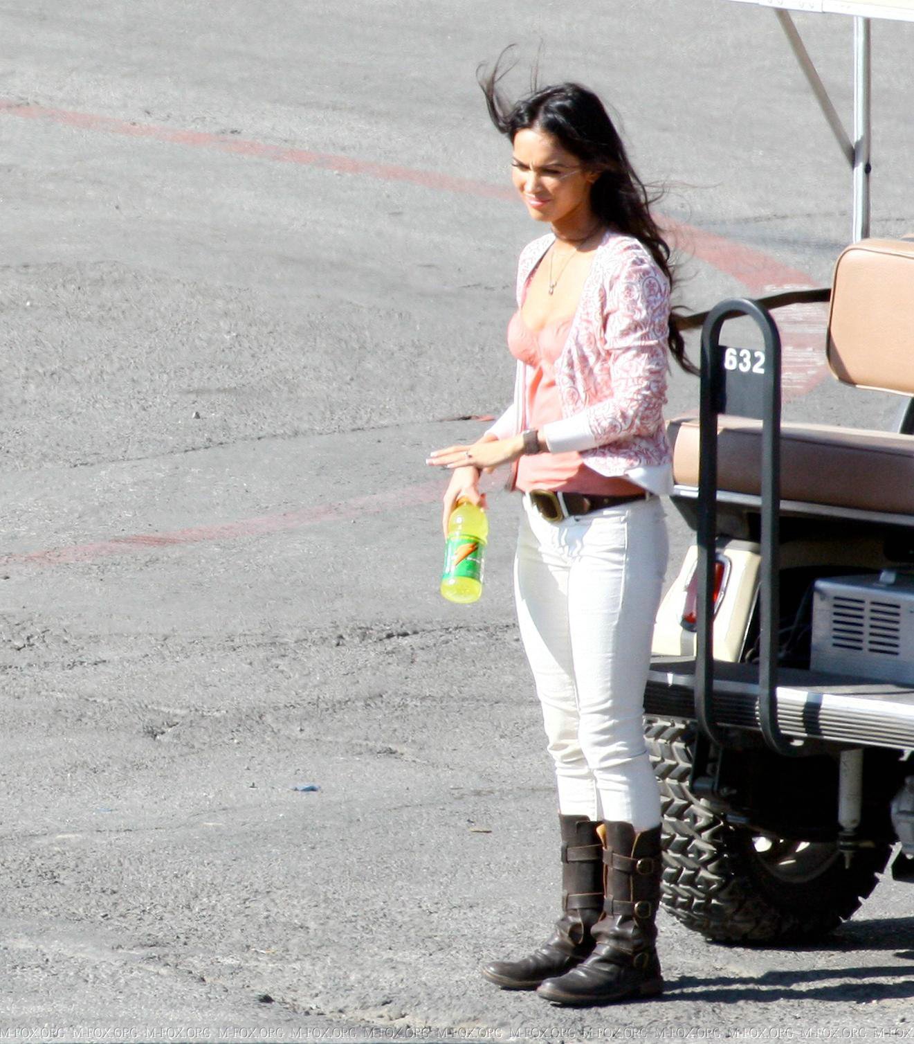 73545-megan-fox-adjusts-her-breast-on-the-set-of-t.jpg 73545-megan-fox-adjusts-her-breast-on-the-set-of-t.jpg