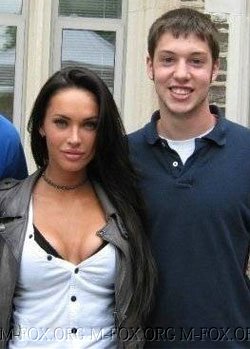 transformers-jun26-megan-fox-princeton-pose.jpg