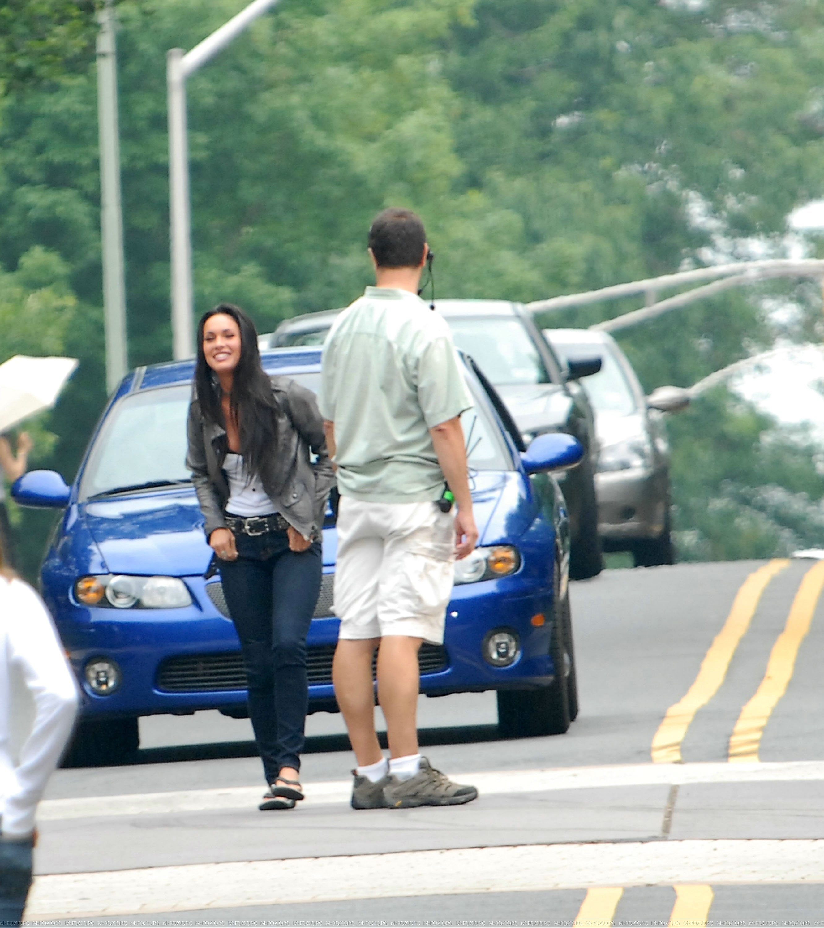 29478_megan_fox_on_set_pics_951_122_461lo.jpg