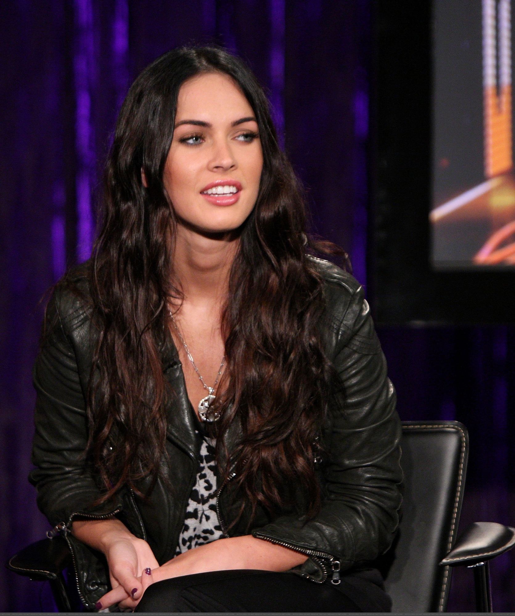 53666-megan-fox-visits-fuse5s-no-1-countdown-1-cou.jpg 53666-megan-fox-visits-fuse5s-no-1-countdown-1-cou.jpg