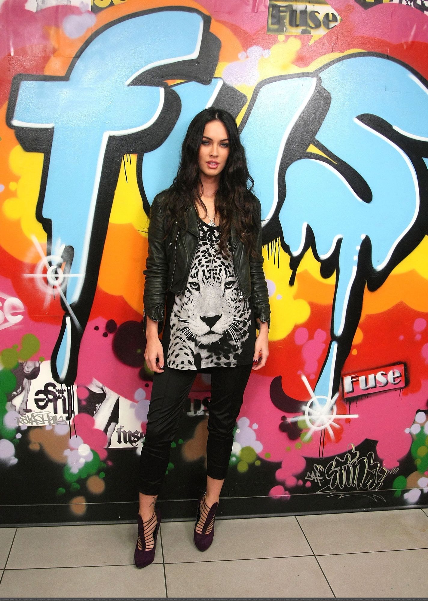 54423-megan-fox-visits-fuse5s-no-1-countdown-1-cou.jpg