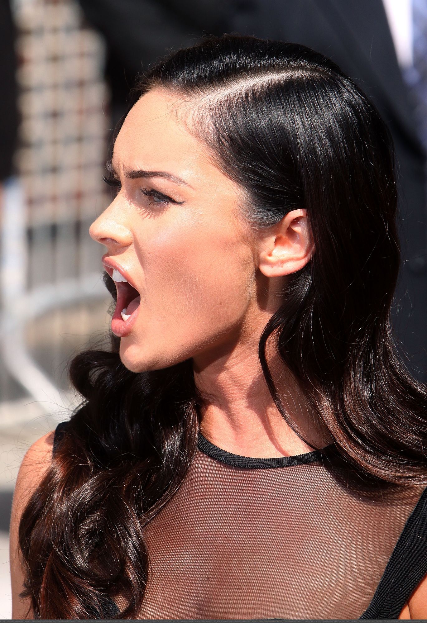 98733-megan-fox-at-the-late-show-with-david-letter.jpg