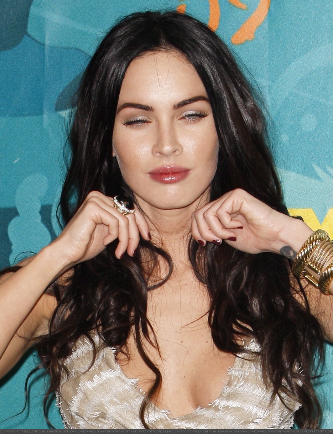 58155_Preppie_-_Megan_Fox_at_the_2009_Teen_Choice_Awards_9349_122_525lo.jpg
