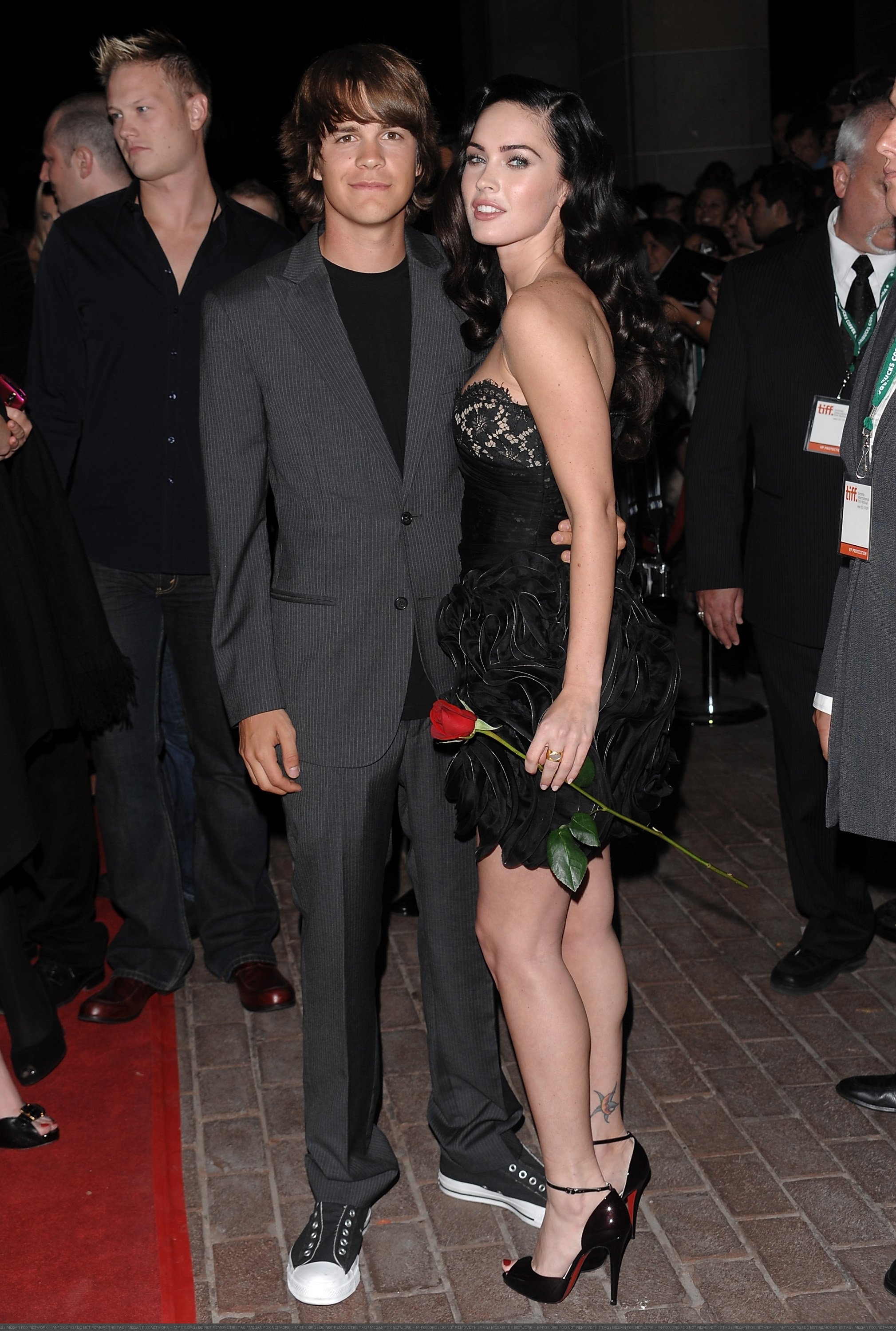 68413_Celebutopia-Megan_Fox-Jennifer07s_Body_Premiere_during_2009_Toronto_International_Film_Festival-49_122_43lo.jpg