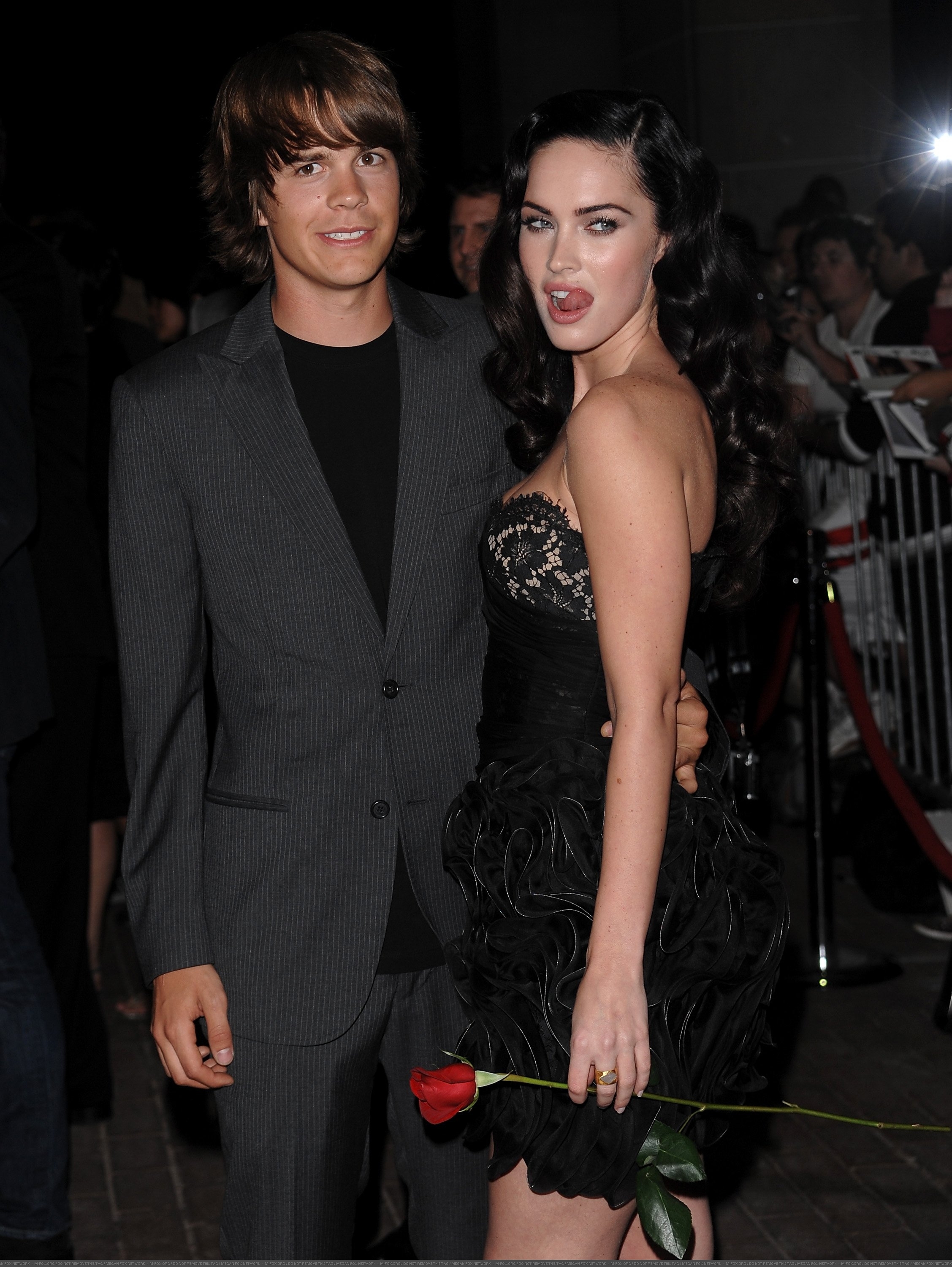 71100_Celebutopia-Megan_Fox-Jennifer9s_Body_Premiere_during_2009_Toronto_International_Film_Festival-50_122_397lo.jpg 71100_Celebutopia-Megan_Fox-Jennifer9s_Body_Premiere_during_2009_Toronto_International_Film_Festival-50_122_397lo.jpg