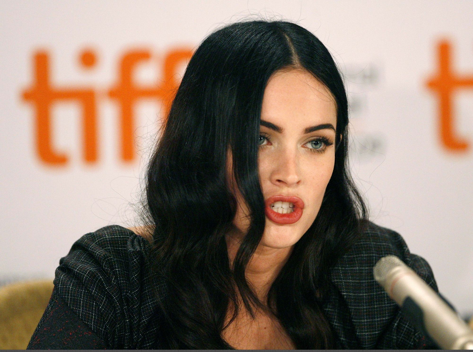 24491_celebrity-paradise_com-The_Elder-Megan_Fox_2009-09-10_-_news_conference_for_Jennifer24s_Body_122_456lo.jpg 24491_celebrity-paradise_com-The_Elder-Megan_Fox_2009-09-10_-_news_conference_for_Jennifer24s_Body_122_456lo.jpg