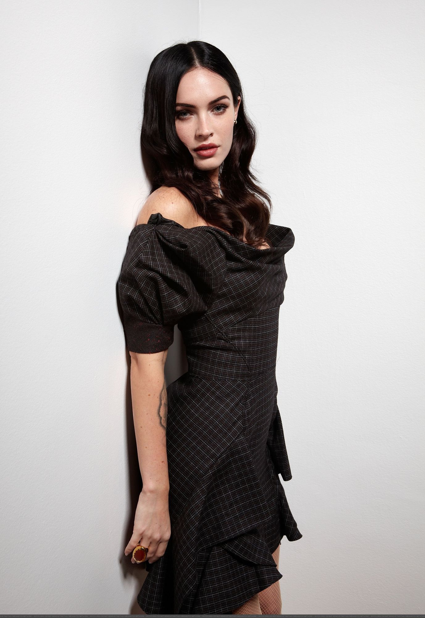 54741_Celebutopia-Megan_Fox-Jennifer75s_Body_Portraits_2009_Toronto_International_Film_Festival-01_122_561lo.jpg