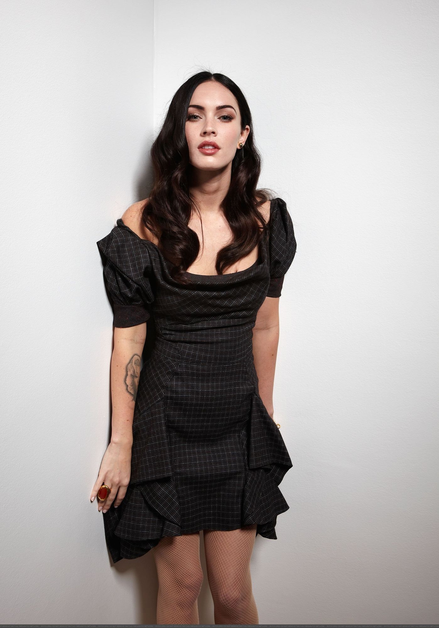 57478_Celebutopia-Megan_Fox-Jennifer1s_Body_Portraits_2009_Toronto_International_Film_Festival-09_122_173lo.jpg