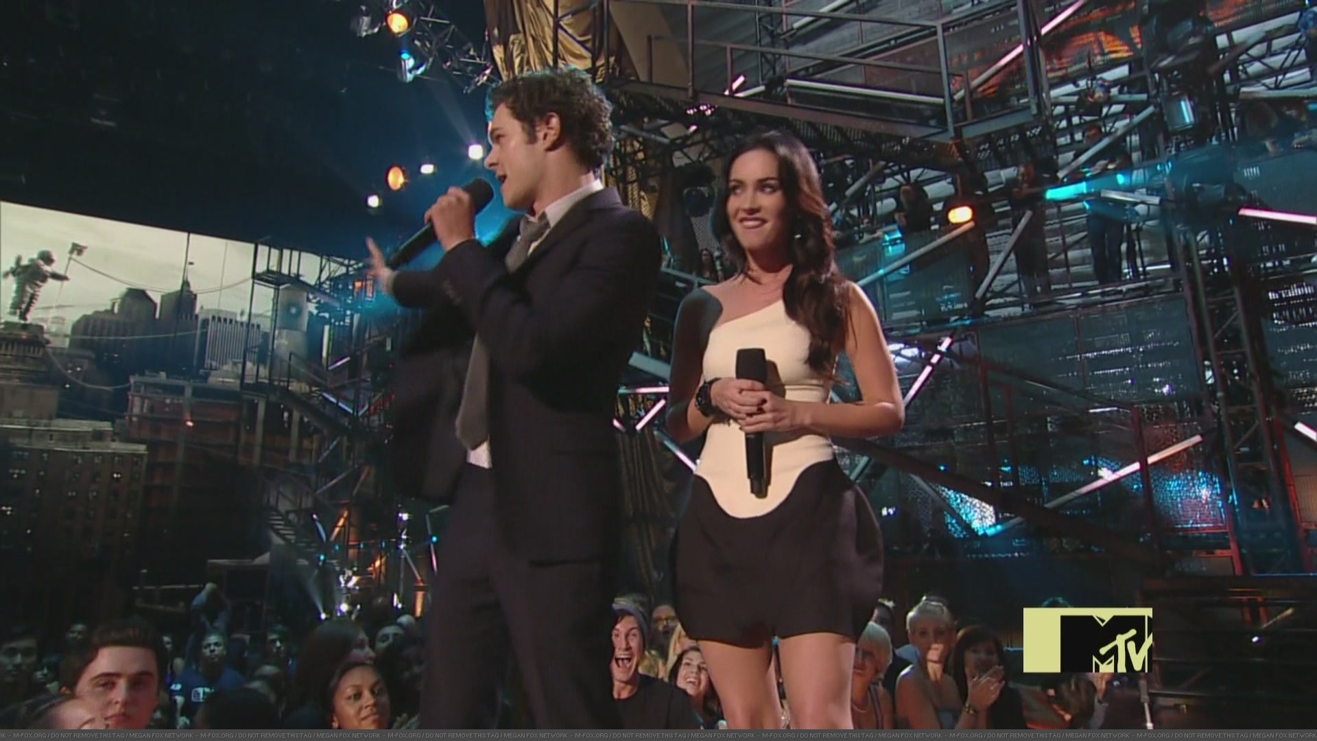 MTVVMA090036.jpg MTVVMA090036.jpg