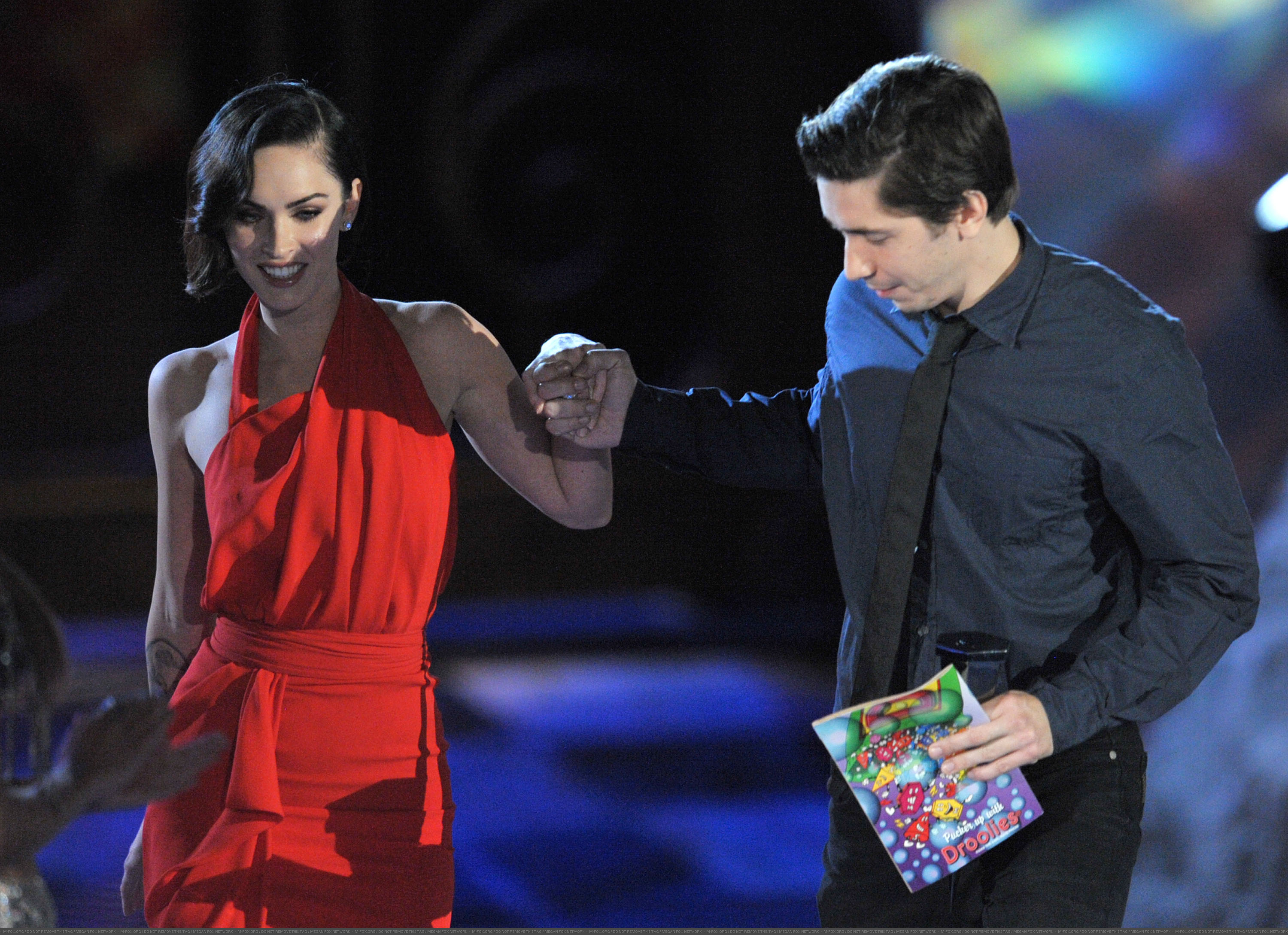 61323-megan-fox-spike-tvs-scream-2009-008-123-11lo.jpg 61323-megan-fox-spike-tvs-scream-2009-008-123-11lo.jpg
