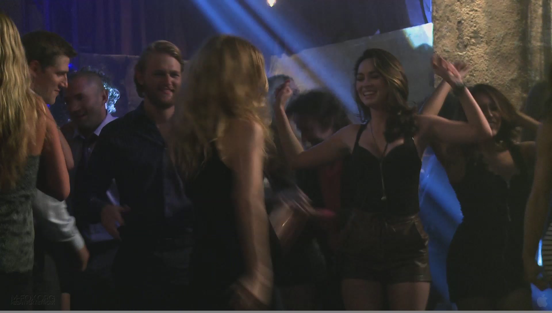 Dancingmachine0216.jpg Dancingmachine0216.jpg