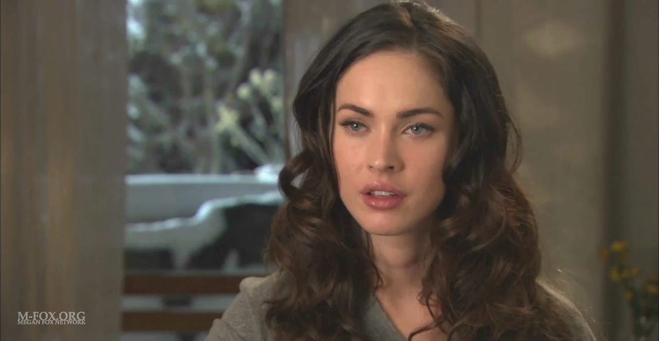 meganfoxpassionplayinterview0285.jpg