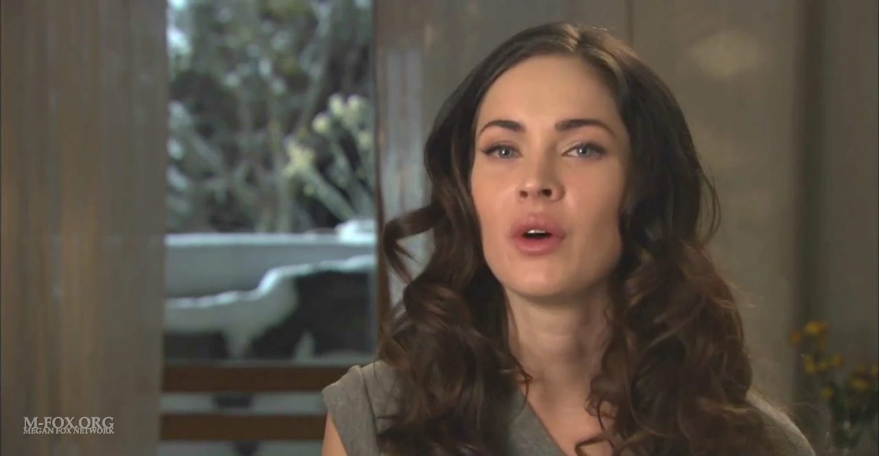 meganfoxpassionplayinterview0387.jpg