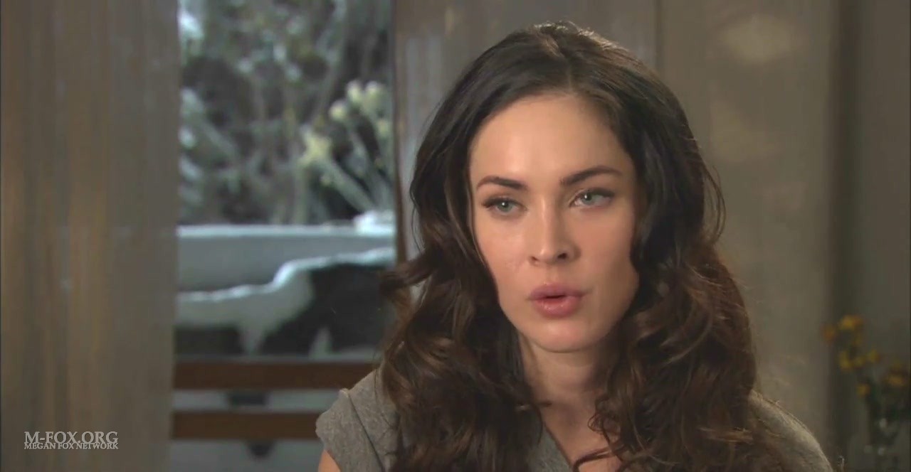 meganfoxpassionplayinterview0491.jpg