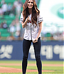 Megan_Fox_Throws_The_First_Pitch_In_Seoul082714015.jpg